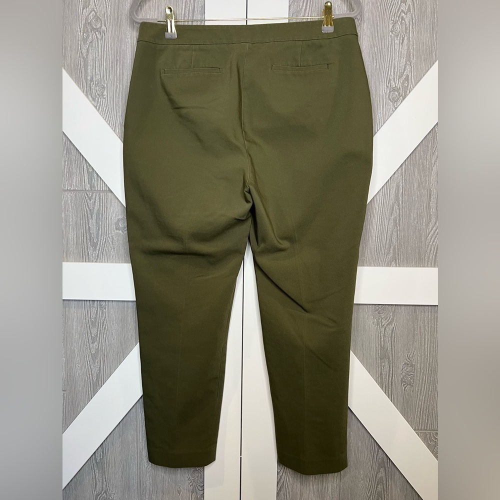 042. Chaus New York Olive Green Cropped Ankle Pants size 12 - Picture 2 of 4